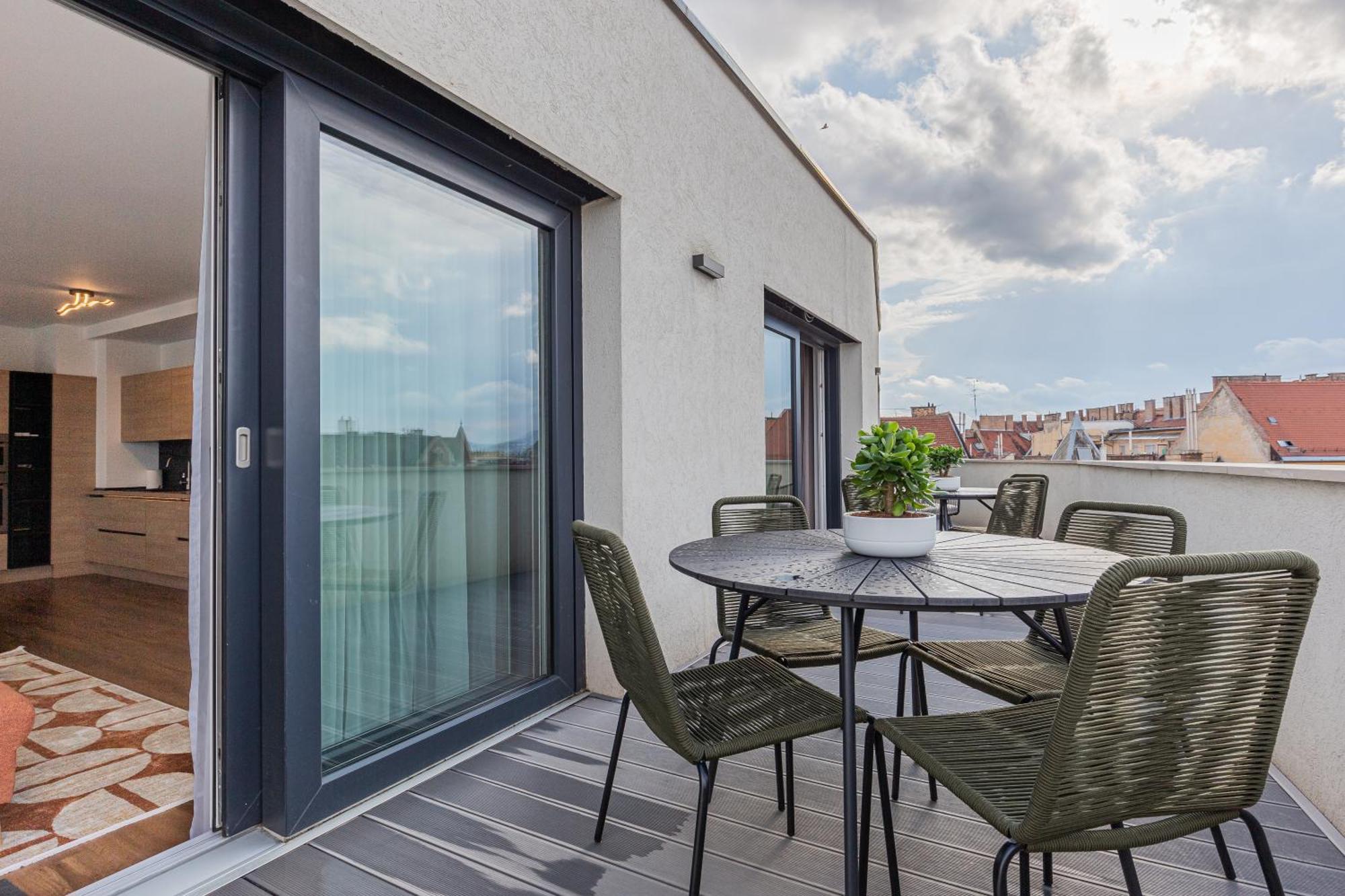 New Penthouse W Double Parking, Panoramic Balcony * Budapešť