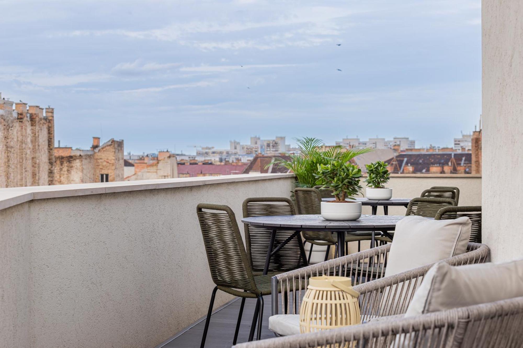 דירה New Penthouse W Double Parking, Panoramic Balcony בודפשט