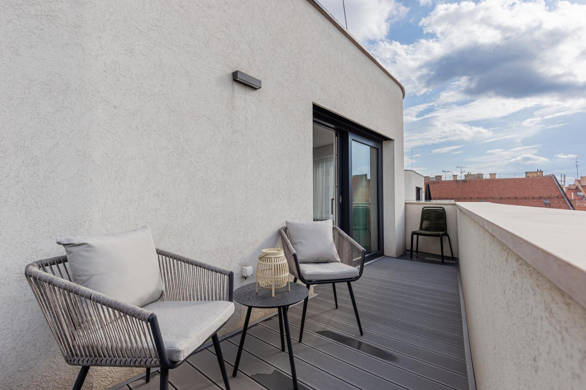 New Penthouse W Double Parking, Panoramic Balcony *