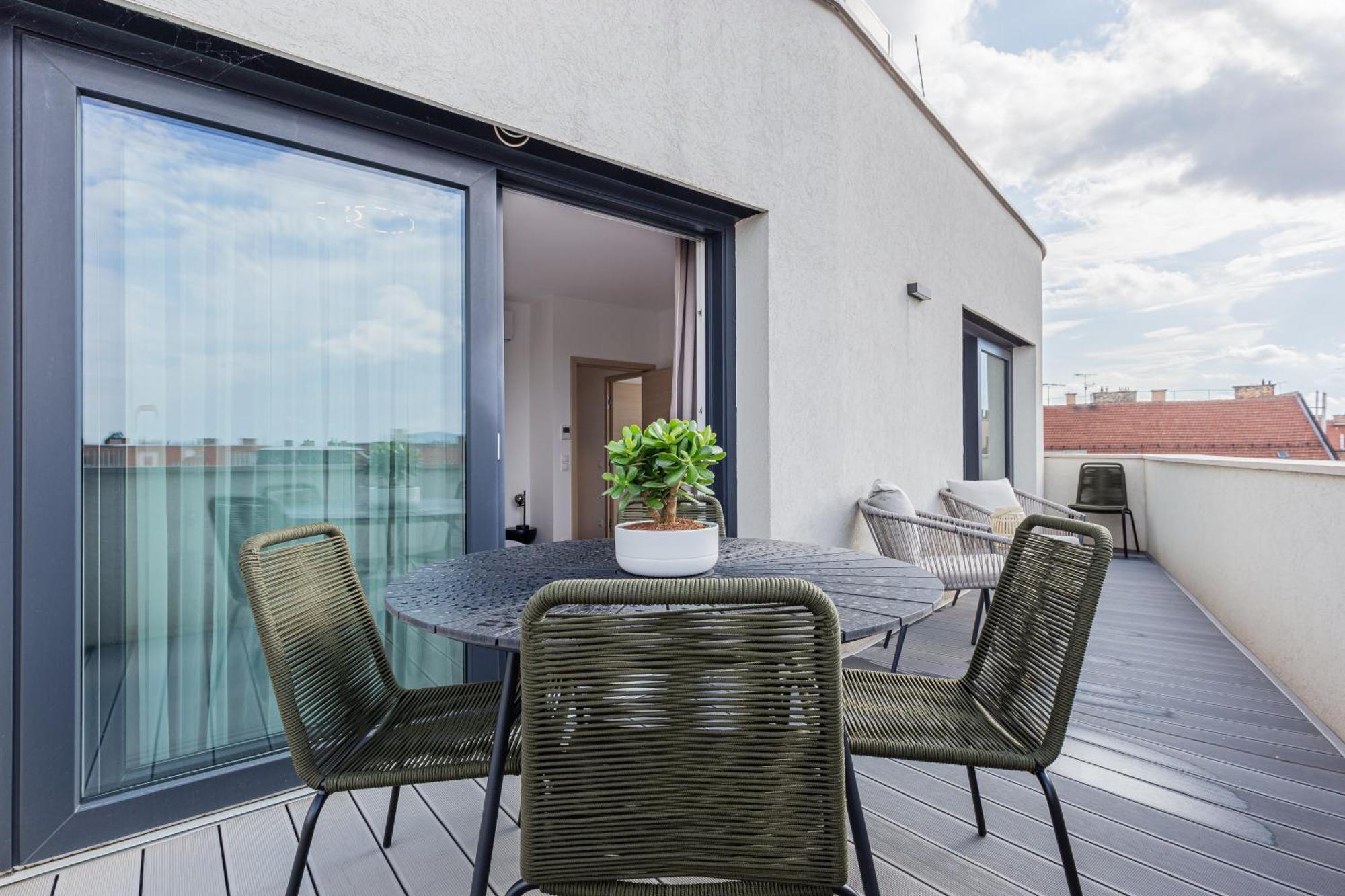 New Penthouse W Double Parking, Panoramic Balcony *