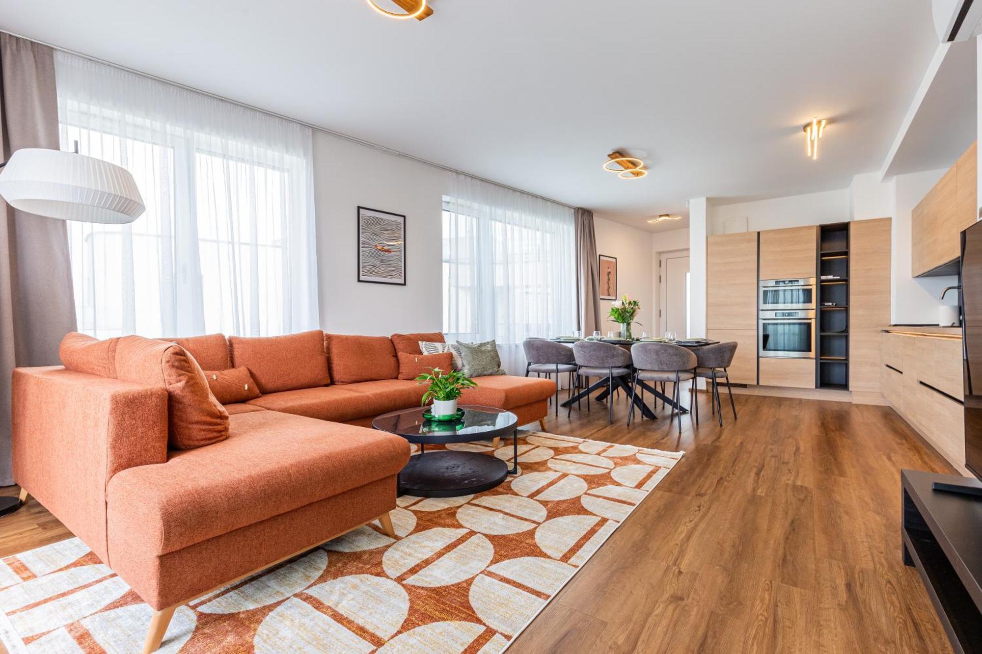 New Penthouse W Double Parking, Panoramic Balcony דירה