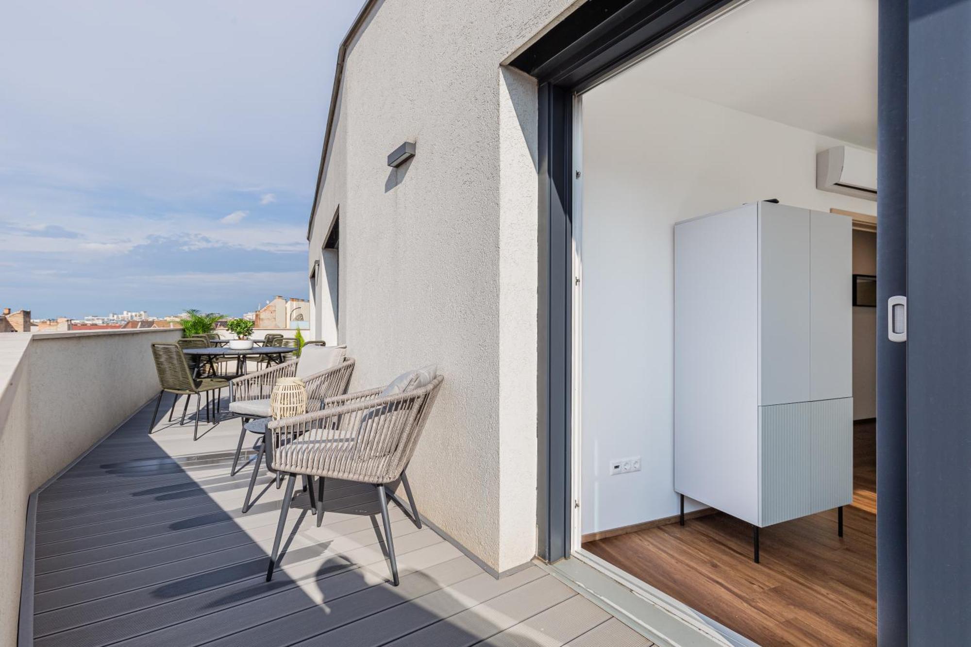 New Penthouse W Double Parking, Panoramic Balcony *