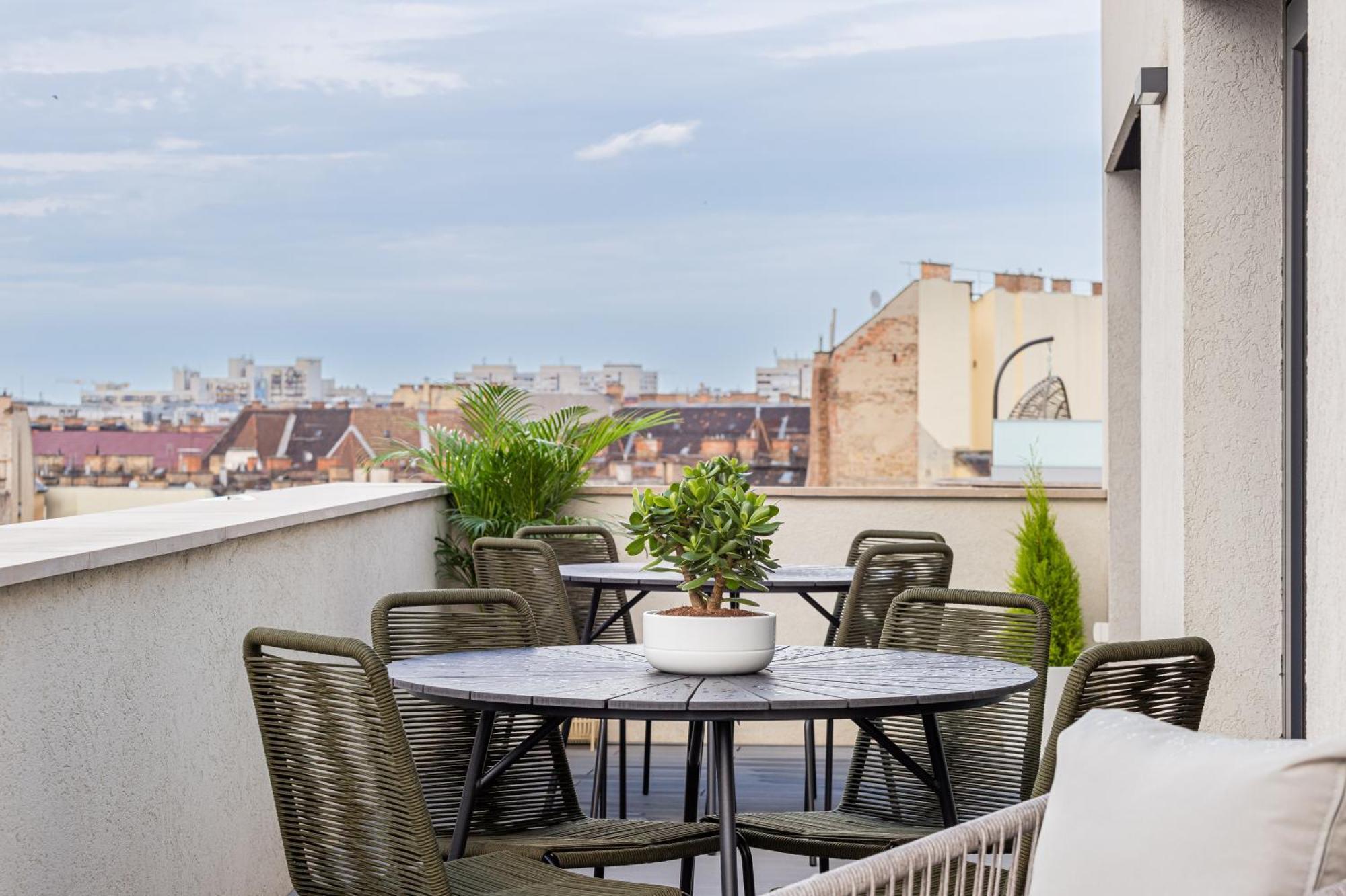 New Penthouse W Double Parking, Panoramic Balcony בודפשט