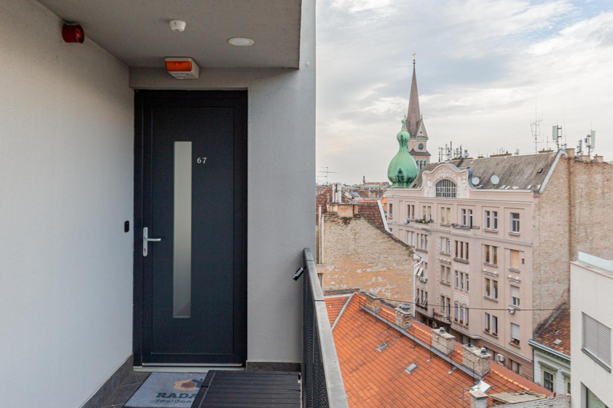 New Penthouse W Double Parking, Panoramic Balcony דירה בודפשט