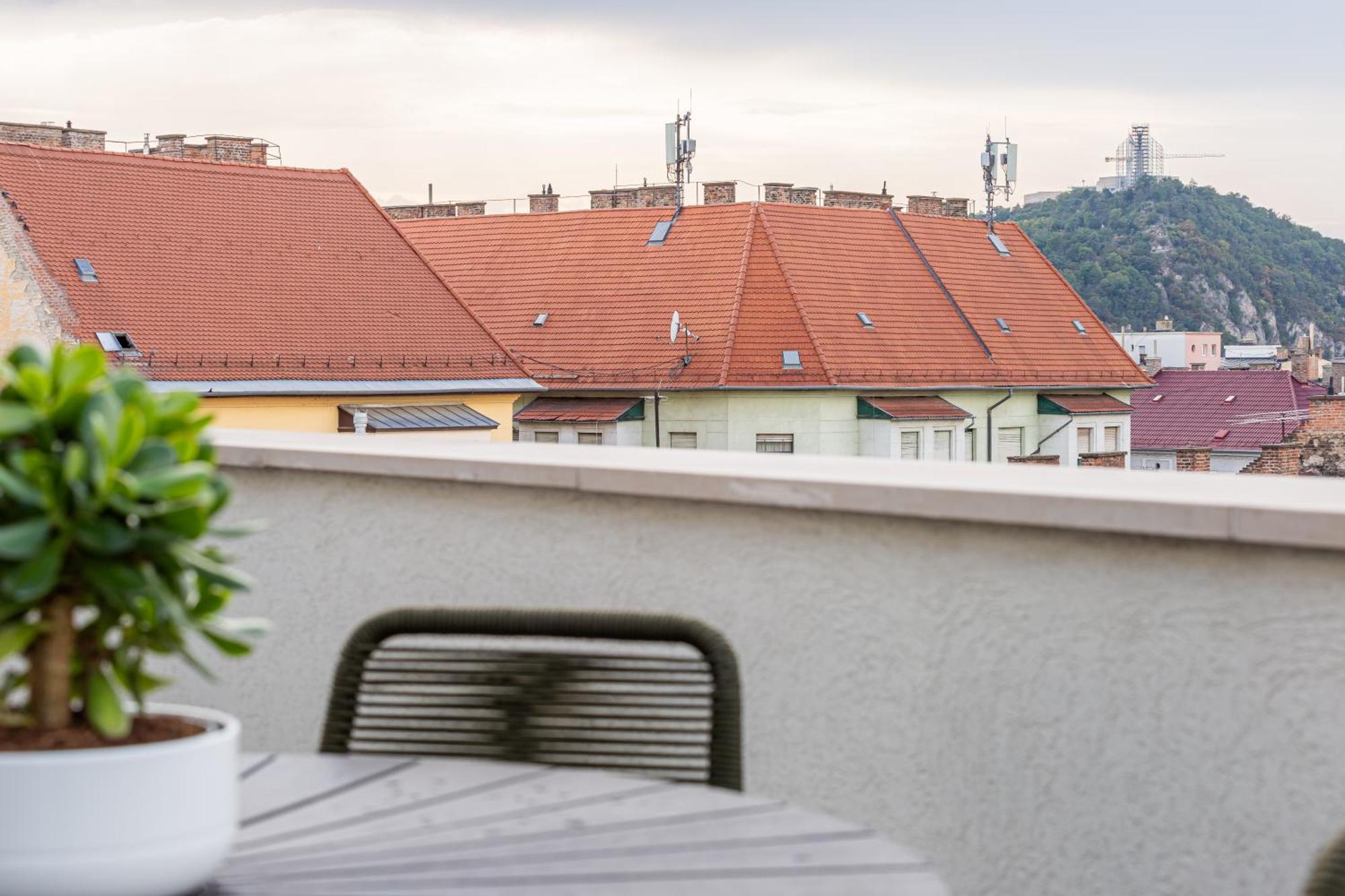 New Penthouse W Double Parking, Panoramic Balcony * בודפשט