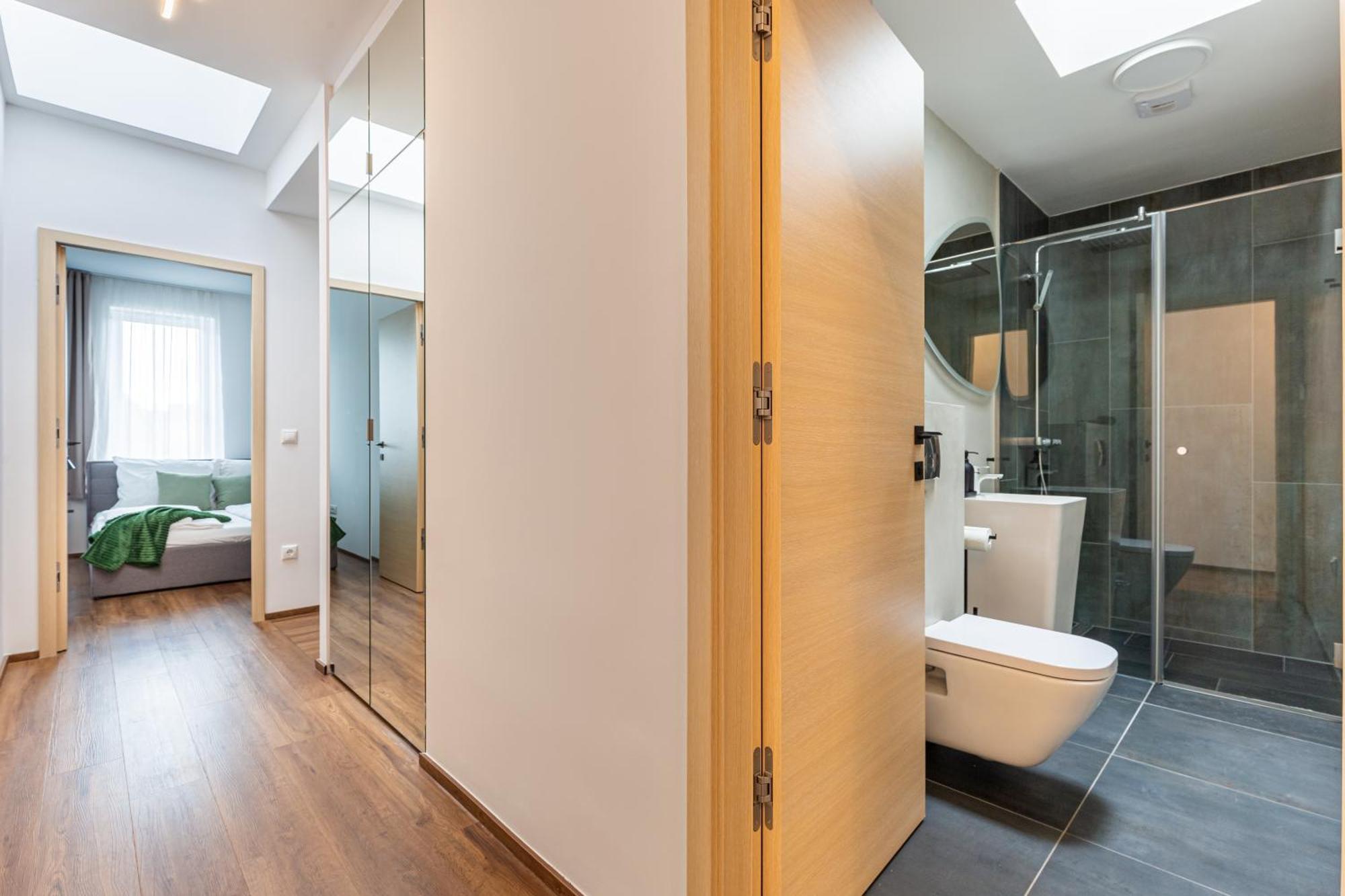 New Penthouse W Double Parking, Panoramic Balcony דירה