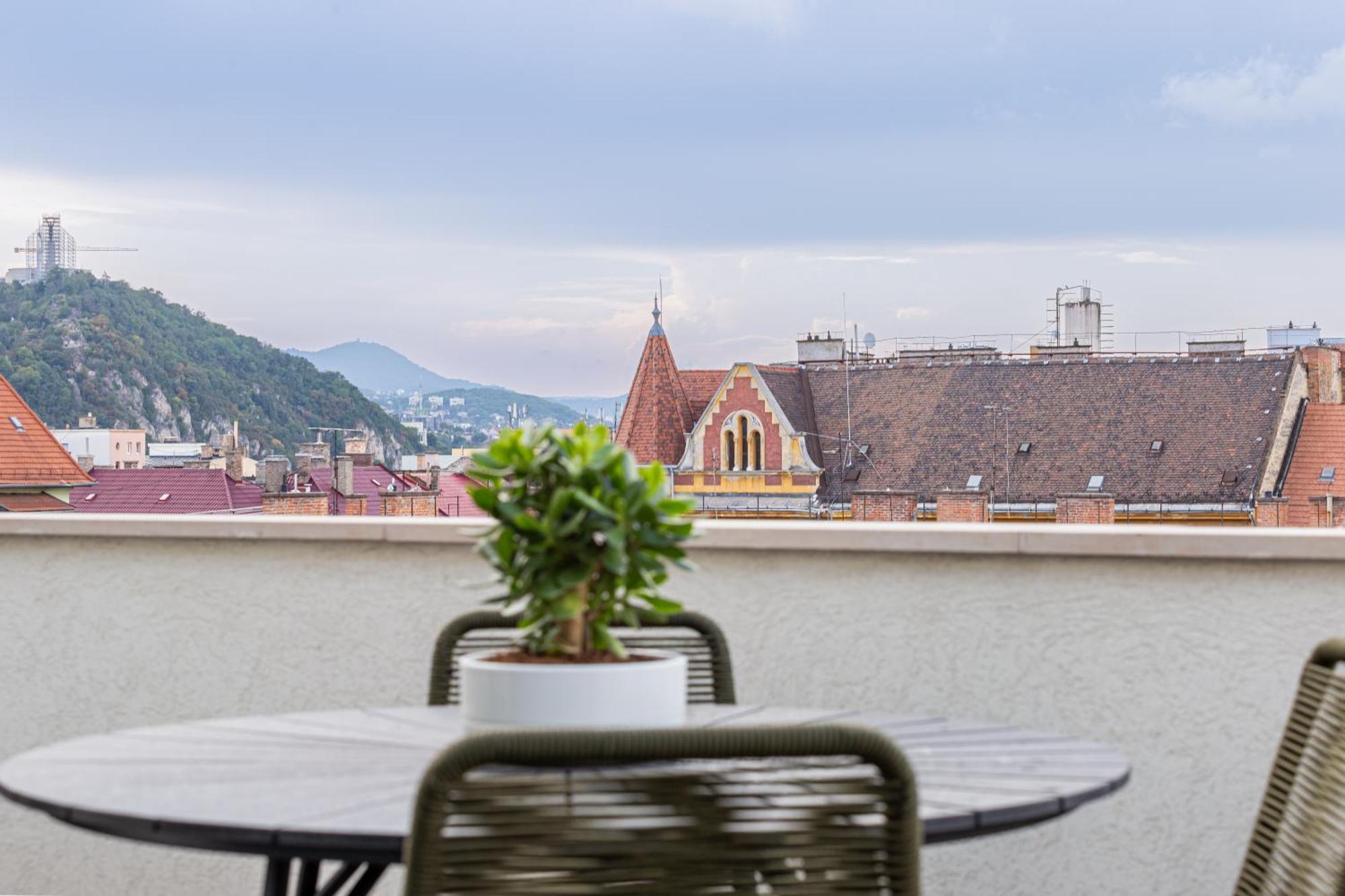 New Penthouse W Double Parking, Panoramic Balcony *