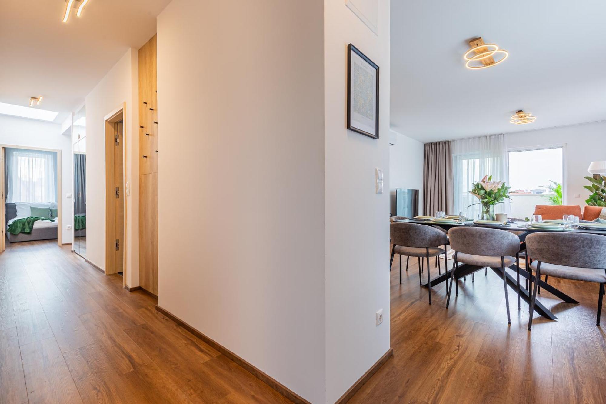 New Penthouse W Double Parking, Panoramic Balcony דירה
