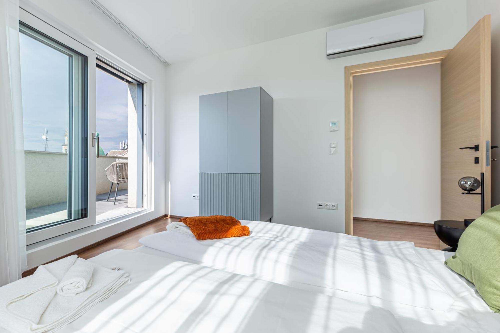 New Penthouse W Double Parking, Panoramic Balcony דירה בודפשט