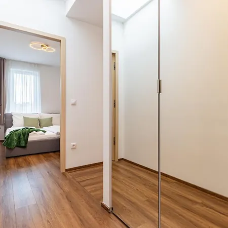 דירות בודפשט New Penthouse W Double Parking, Panoramic Balcony מראה חיצוני תמונה