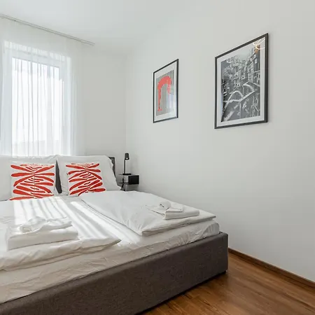 דירות בודפשט New Penthouse W Double Parking, Panoramic Balcony מראה חיצוני תמונה