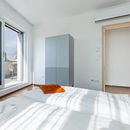 דירות בודפשט New Penthouse W Double Parking, Panoramic Balcony מראה חיצוני תמונה