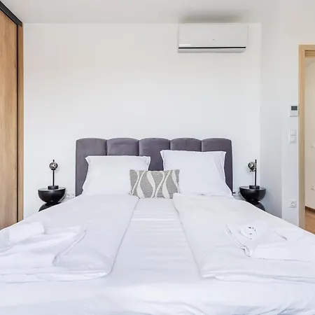 דירות בודפשט New Penthouse W Double Parking, Panoramic Balcony מראה חיצוני תמונה